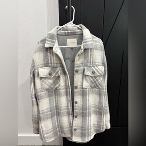 Women’s thread and supply flannel jacket.